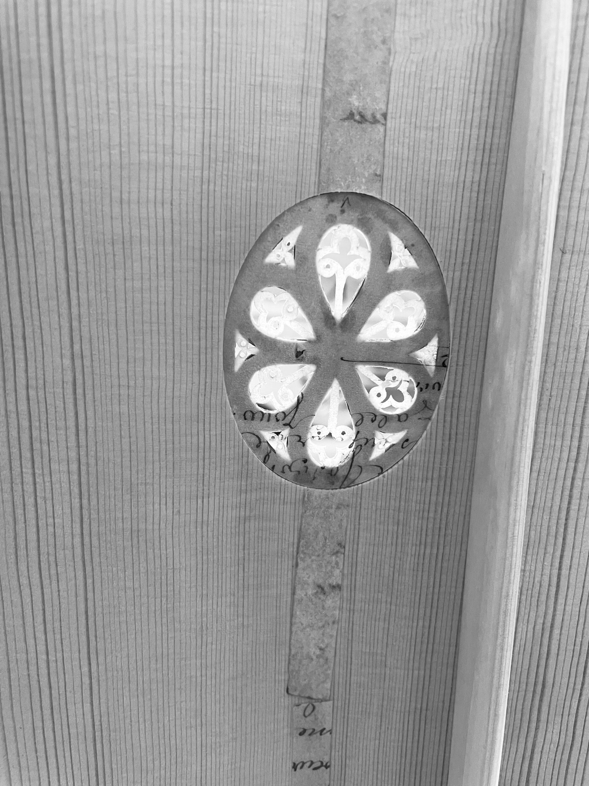 Rosette, bass bar, parchment, bass viol, spruce, carved front, bent front
